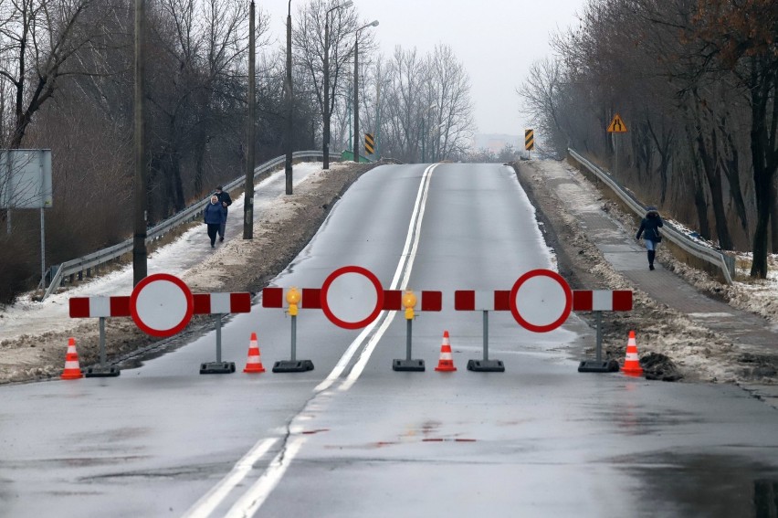 Sosnowiec: pęknięty wiadukt i zamknięty przejazd na ul....