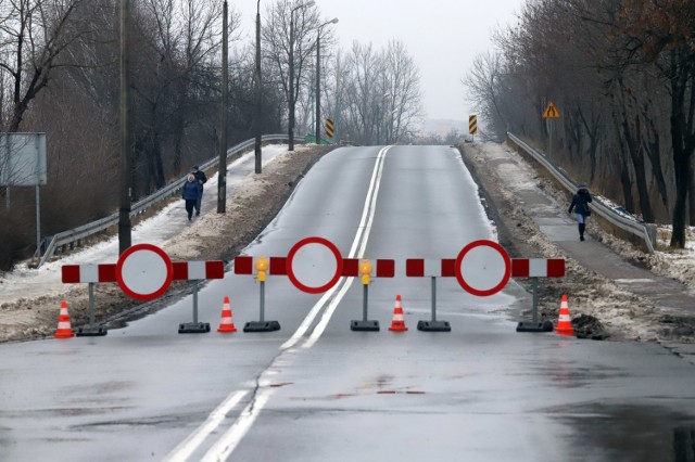 Sosnowiec: pęknięty wiadukt i zamknięty przejazd na ul. Mikołajczyka. W mieście tworzą się ogromne korki