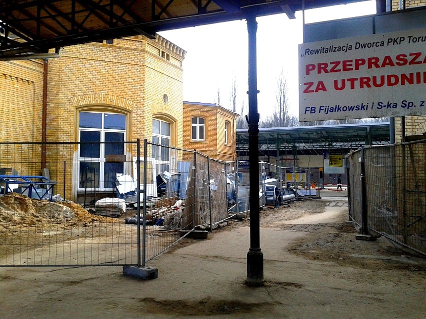 2015 Trwa remont Dworca Głównego w Toruniu [ZDJĘCIA]