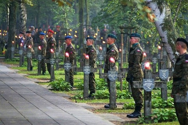 Dwa kalendarze z podpisami Bronisława Komorowskiego oraz ...