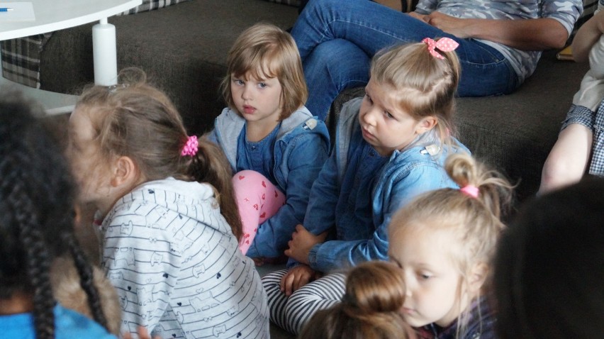 Środowe czytanie w Szaflandii przyciągnęło tłumy maluchów! [zdjęcia, wideo]