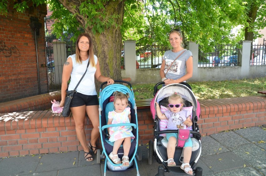 Ewelina i Paulina z córkami: Michaliną i Majką
(od lewej)