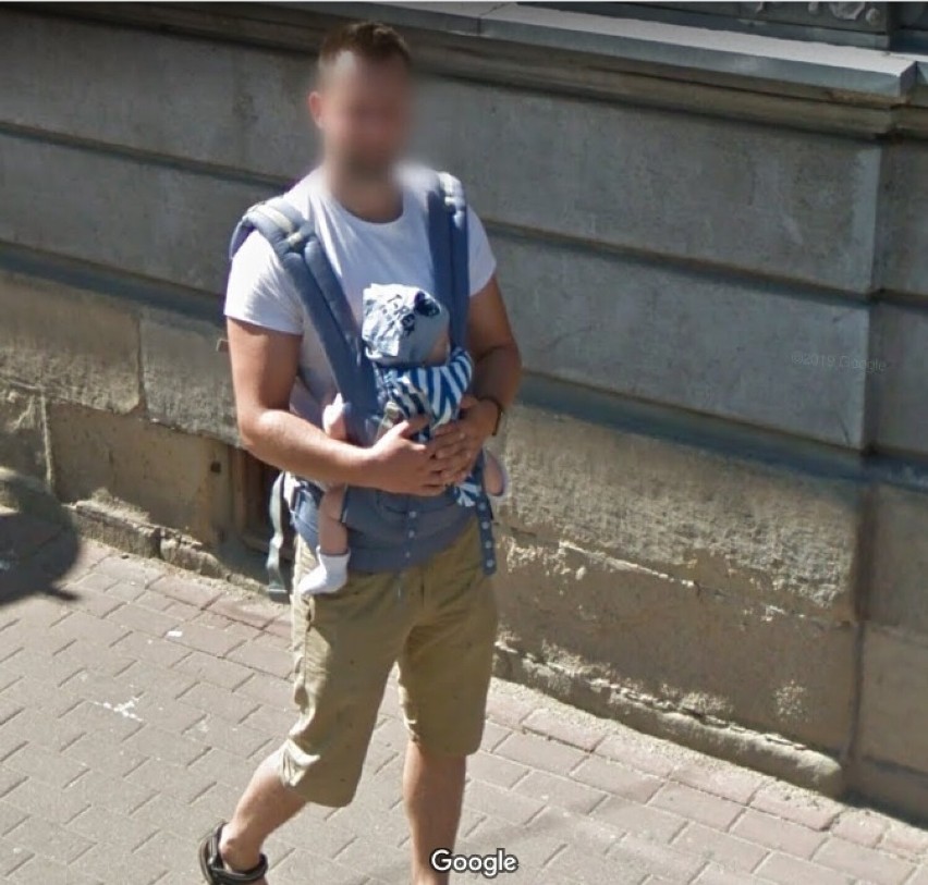 Uliczna moda w Żywcu. Jak ubierają się mieszkańcy i turyści? Zobacz ZDJĘCIA  z Google Street View