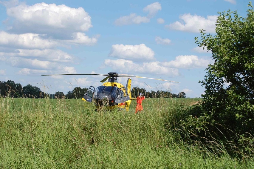 Kiełpinek. Wypadek na trasie Człuchów-Polnica. Podczas zderzenia dwóch aut, ucierpiała piesza