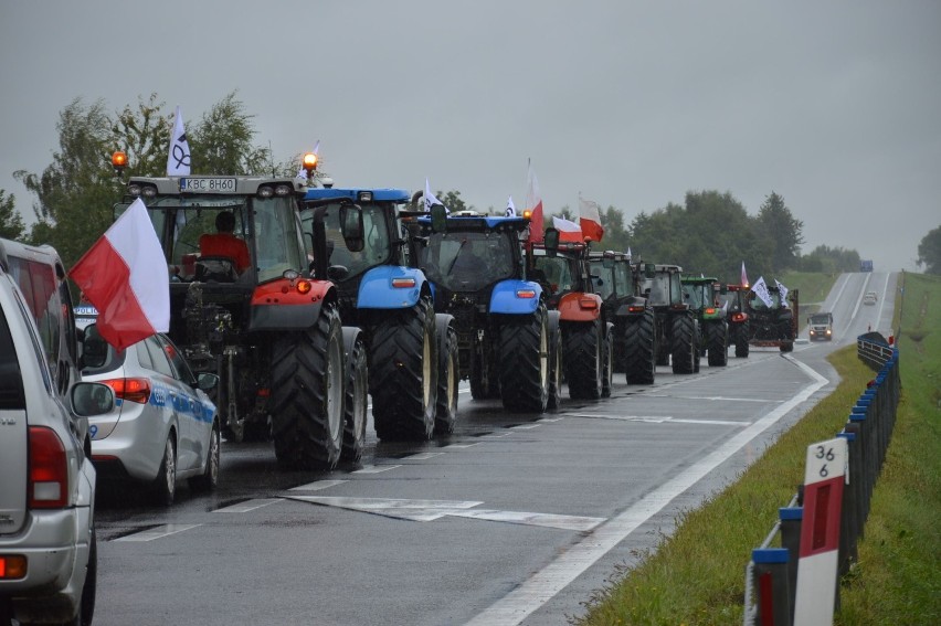 Protest rolników na DK94 między Targowiskiem a Brzeskiem,...