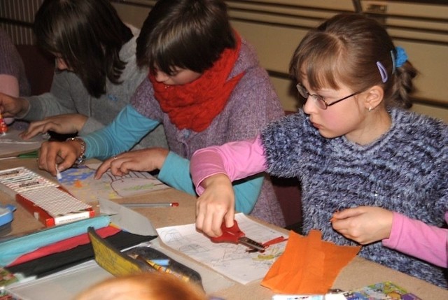 Ponad setka dzieci z terenu całej Żywiecczyzny wzięła udział w konkursie plastycznym pod hasłem &#8222;Boże Narodzenie w Beskidach&#8221;.