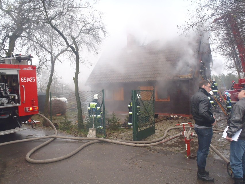 Gmina Września: W pożarze zginął mężczyzna. Drugi jest w szpitalu. Dlaczego pojawił się ogień?