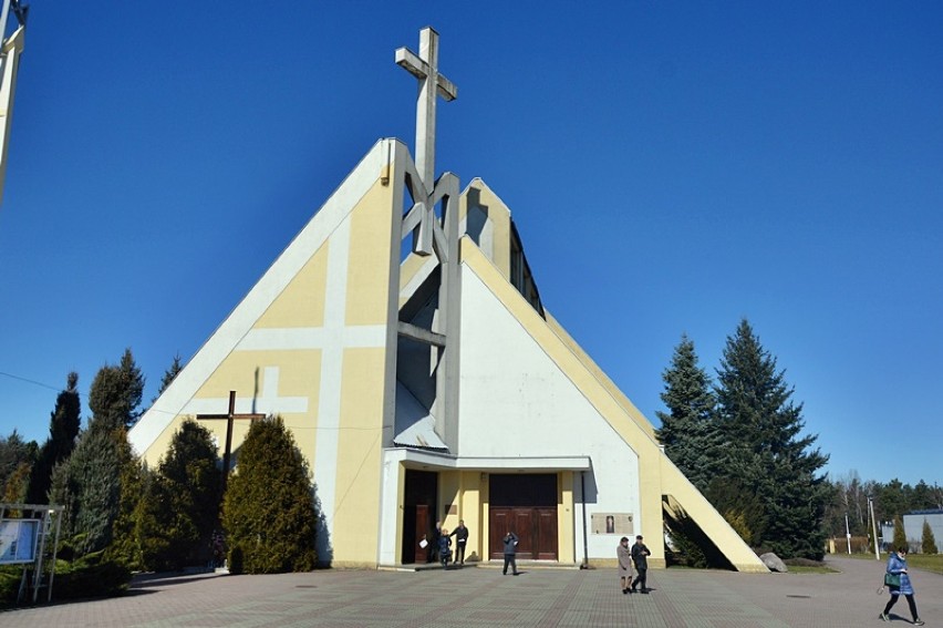 W niedzielę bełchatowski kościoły świeciły pustkami