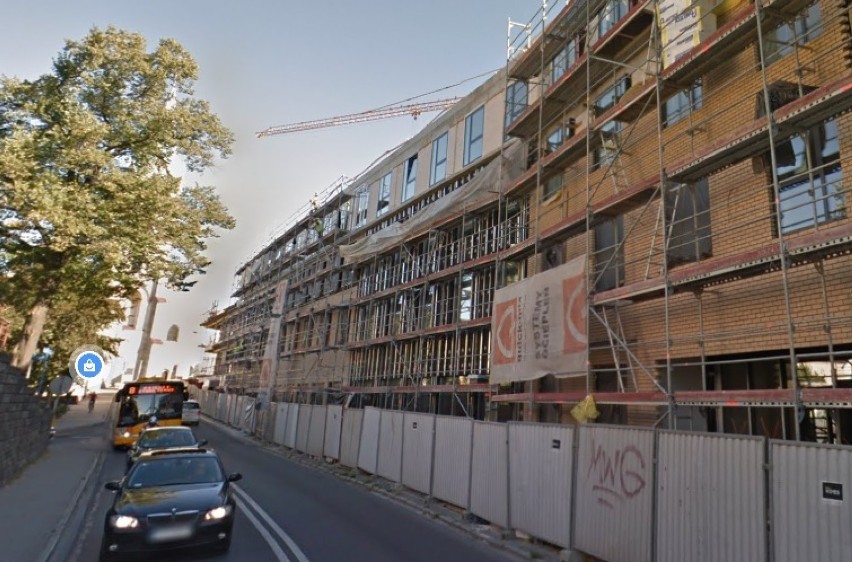 Co uchwyciły kamery Google Street View w Oświęcimiu. Miejsca i ludzie na ulicy Dąbrowskiego, głównym trakcie miasta [ZDJĘCIA]