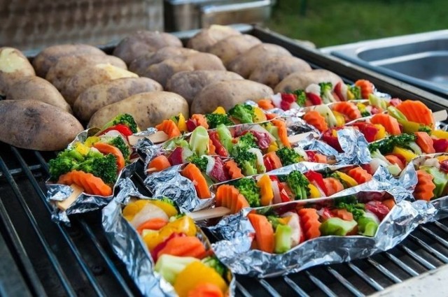 Samo grillowanie lub rozpalenie ogniska nie jest zabronione. Obowiązują jednak pewne zasady...