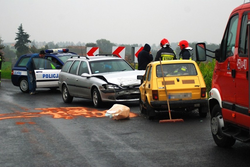 Wypadek w Witaszycach: Czołowe zderzenie dwóch samochodów