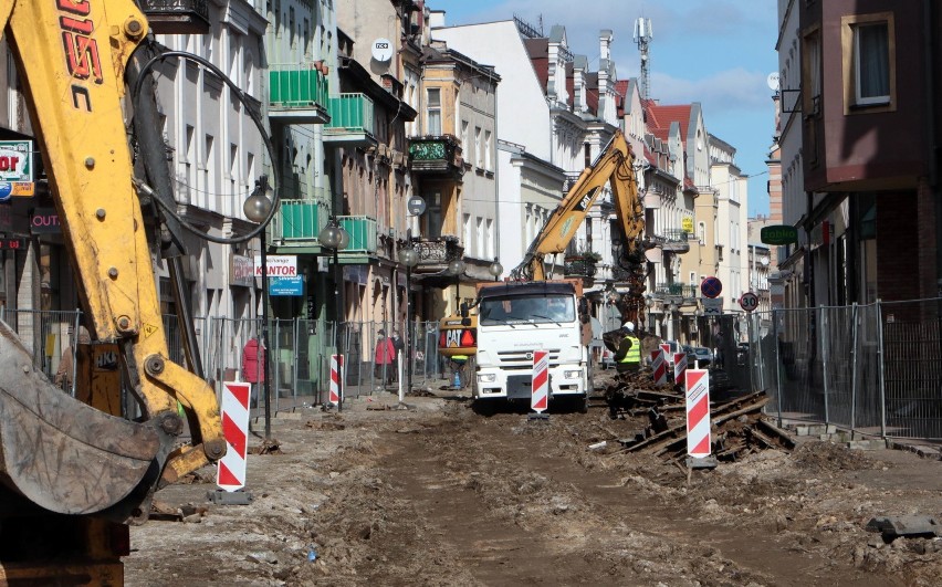 Przetarg na modernizację torowiska oraz kompleksową budowę...