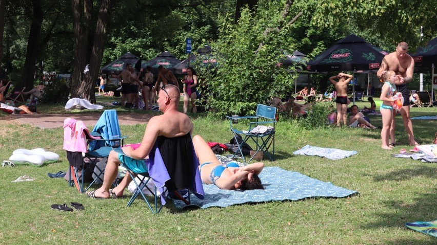 Tłumy na Słonecznym Wrotkowie. Lublinianie spędzają upalną sobotę nad Zalewem Zemborzyckim. Zobacz zdjęcia