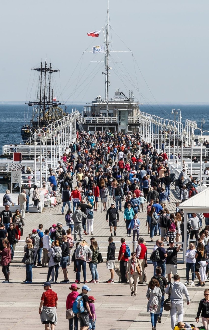 Bilet na Molo. Tysiące turystów odwiedziło w długi weekend sopockie Molo [zdjęcia]