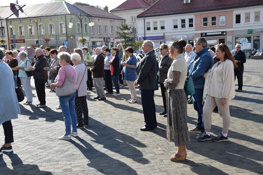 "Iskra Bożego Miłosierdzia" 2021 w Wieluniu. Wspólna modlitwa na placu Legionów FOTO
