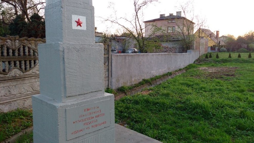 Pomniki żołnierzy radzieckich znikają z Dąbrowy. Wkrótce także ten w Łośniu FOTO 