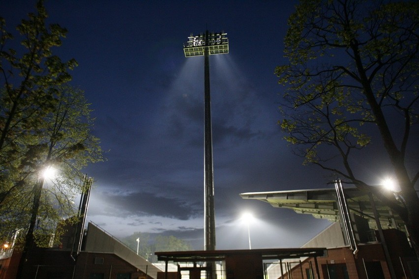 Legnica: Oświetlenie Stadionu Miejskiego (ZDJĘCIA)