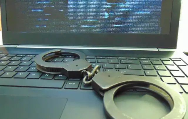 Mieszkaniec Chełmka padł ofiarą oszustów w sieci, którzy posłużyli się fałszywą ofertą, aby wyłudzić dane mężczyzny