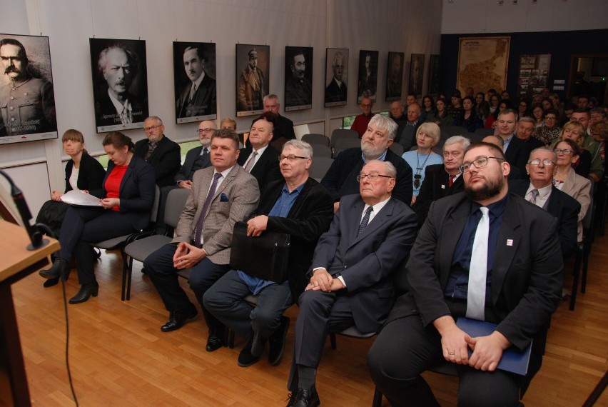 Konferencja „Polskie drogi do niepodległości” w wieluńskim muzeum [FOTO]