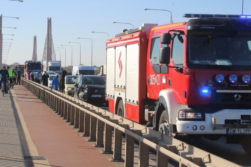 Wypadek na moście Milenijnym we Wrocławiu 29.10.2021