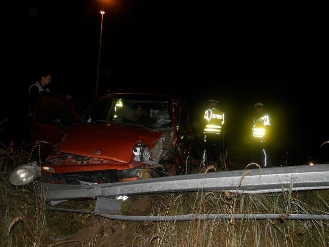 Matiz uderzył w radiowóz Śrem 18.10.2013. Rozbita policyjna...