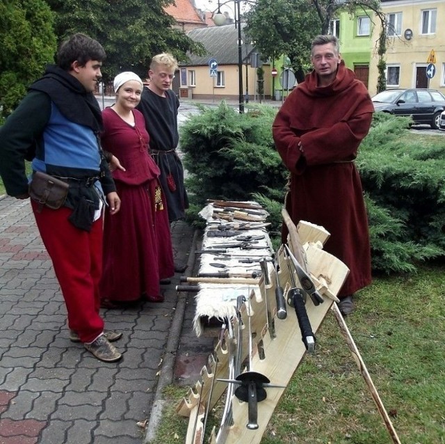 W tegorocznym Jarmarku Kr&oacute;lewskim w Radziejowie wzięły udział bractwa i poczty rycerskie oraz rzemieślnicy i rękodzielnicy. Fot. Karol Szmagalski