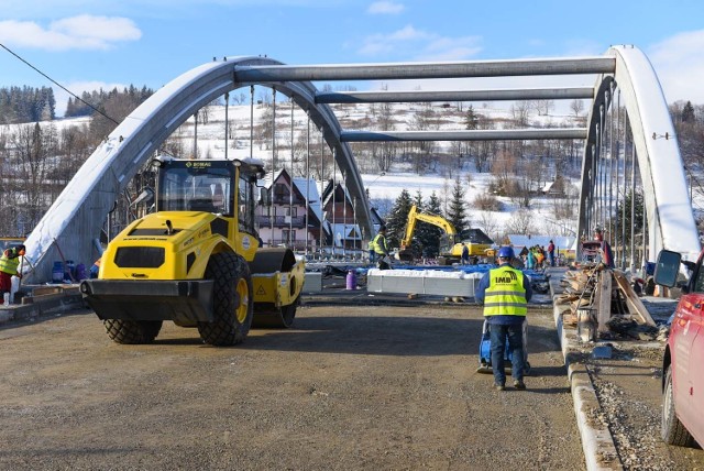 Tak we wtorek 18 grudnia wyglądał most na zakopiance w Białym Dunajcu.