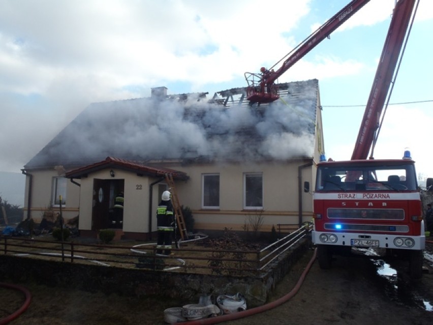 Pożar zabudowań gospodarczych w Czernicach w świąteczny poniedziałek