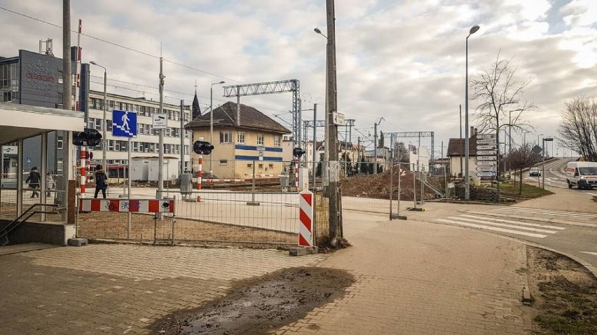 Leszno. Przejazd kolejowy przy Słowiańskiej nie będzie otwarty. Miasto uważa, że to niebezpieczne
