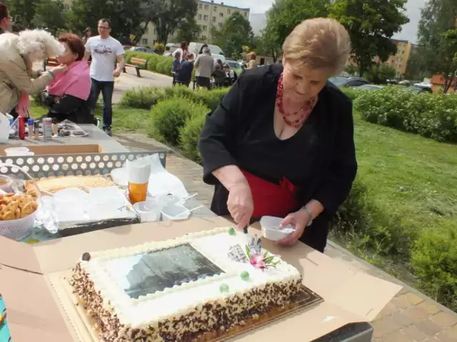 Bełchatów: blok 101 świętował urodziny