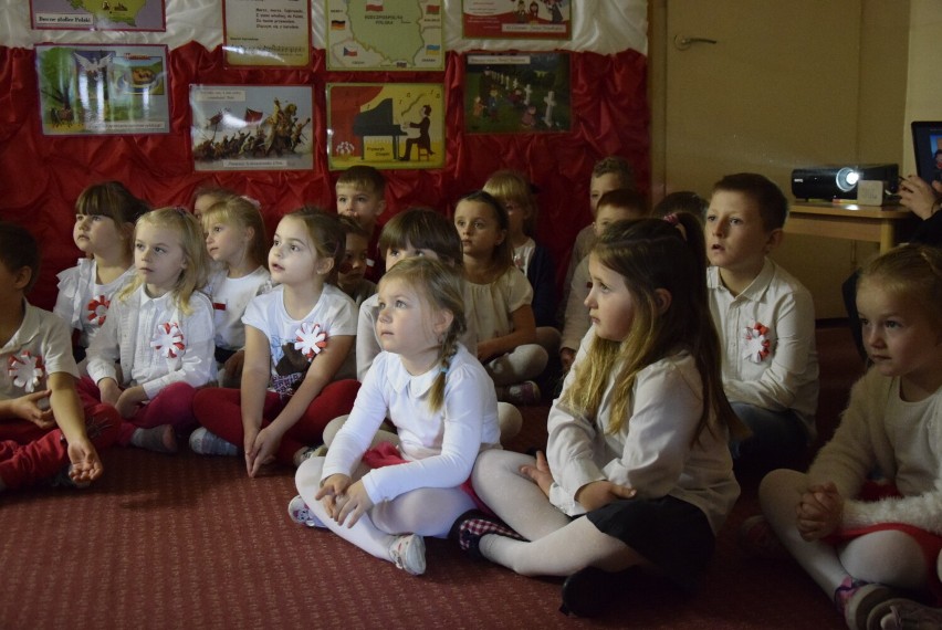 W przedszkolu nr 5 w Skierniewicach młodzi patrioci uczcili nadchodzące Święto Niepodległości