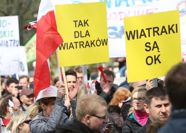 Manifestacja w obronie energetyki wiatrowej, Warszawa. Sprzeciw wobec zmian stawiania wiatraków