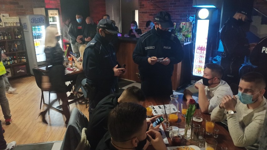 Kalisz: Akcja policji i sanepidu w restauracji Góra i Dół