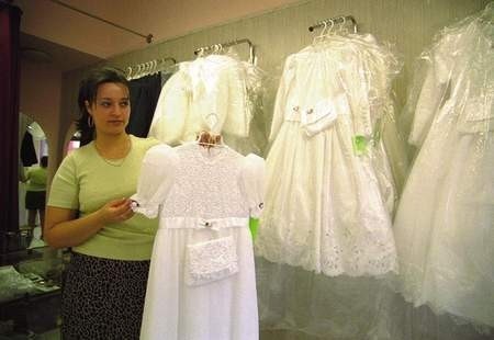 W bielskich sklepach wybór sukienek komunijnych jest bardzo duży, ceny także są zróżnicowane.	ZDJĘCIE: JACEK ROJKOWSKI