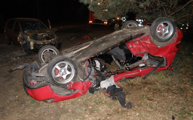 W wypadku koło Cieszanowic zginął kierowca i pasażerowie hondy
