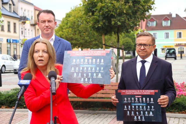 Konferencja członków Prawa i Sprawiedliwości w Łęczycy. Rozmawiano o bezpiecznej przyszłości Polaków