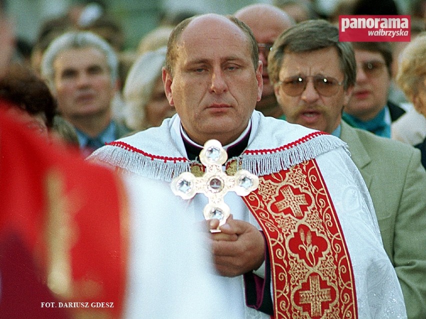 14 września 2000 r. uroczyste wniesienie relikwii do...