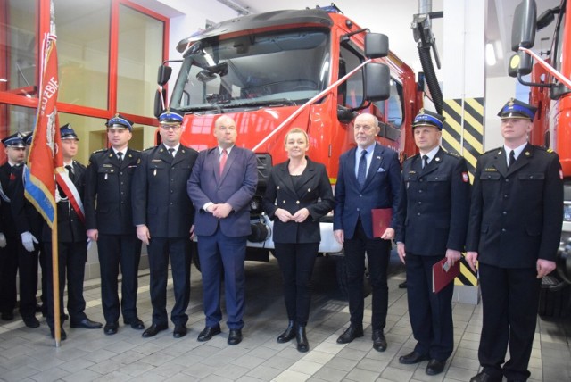 Wozy bojowe i sprzęt trafiły do strażaków z Kalisza i powiatu kaliskiego