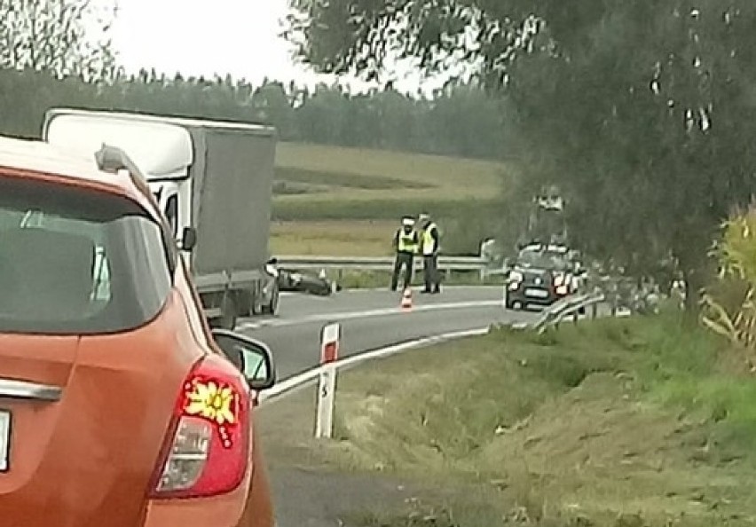 Motocyklista uderzył w barierę na DK 44 w Spytkowicach
