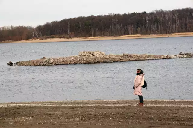 Ruiny zalanej miejscowości Żarek pod Legnicą