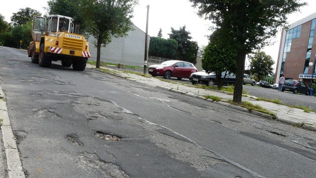 Ul. Nadodrzańska od lat prosi się o remont