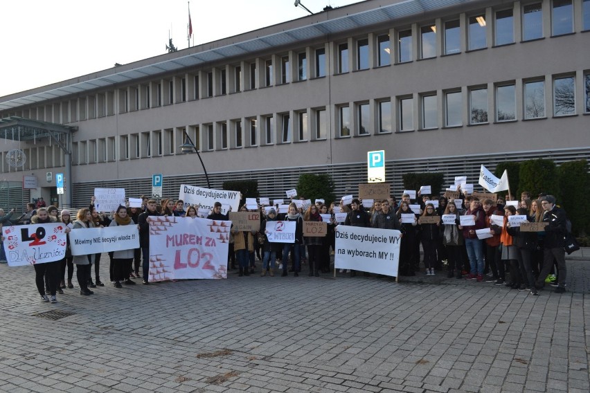 Protest pod LO nr 2 oraz Urzędem Miejskim w Jaworznie