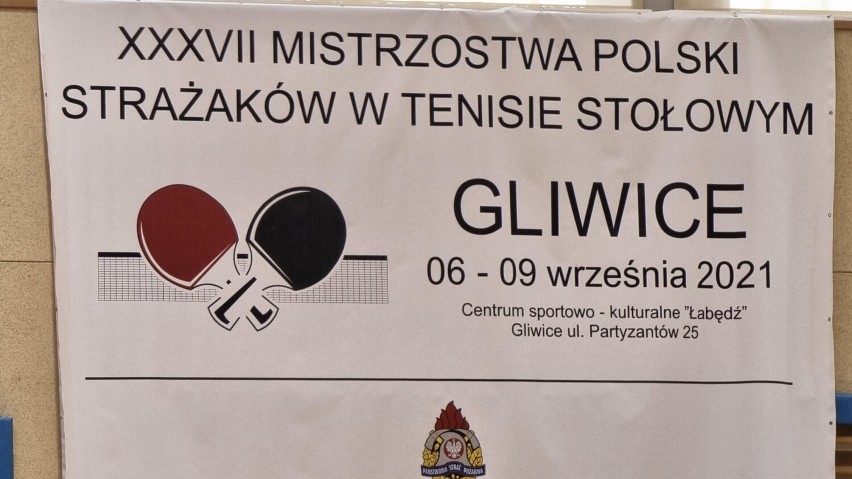 Strażacy z Pomorza w Gliwicach walczą na 37. Mistrzostwach Polski Strażaków w Tenisie Stołowym. Wśród nich Dariusz Białk z KP PSP w Pucku