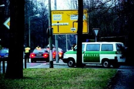 Niemieccy policjanci codziennie drobiazgowo sprawdzają w Görlitz niemal każde auto z polskimi rejestracjami fot. Janusz Pawul