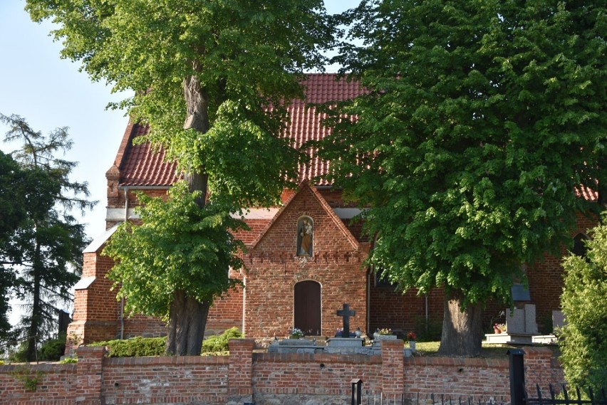 Dzierżążno w gminie Morzeszczyn. Na ratunek pięknemu wiejskiemu kościołowi