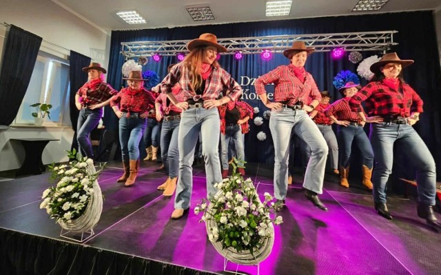 Kobiety z zespołu Olibabki z Centrum Kultury w Łęcznej zaprezentowały cztery fantastyczne występy taneczne, okraszone specjalnie dobranymi stylizacjami.