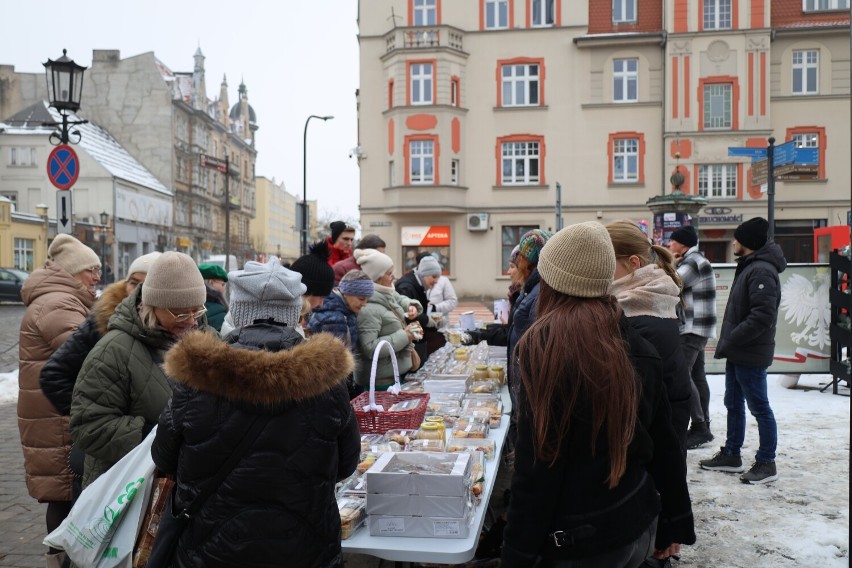 Druga akcja sprzedaży ciast dla Oliwii z Niechanowa! Gnieźnianie ruszyli z pomocą