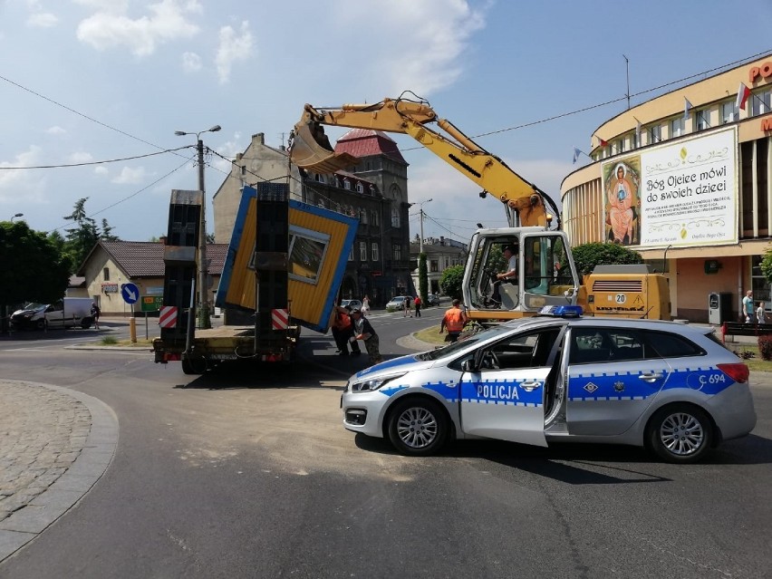 Niebezpieczne zdarzenie na rondzie w Rypinie [zdjęcia]