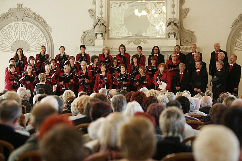 Koncert chórów w Legnicy (ZDJĘCIA)