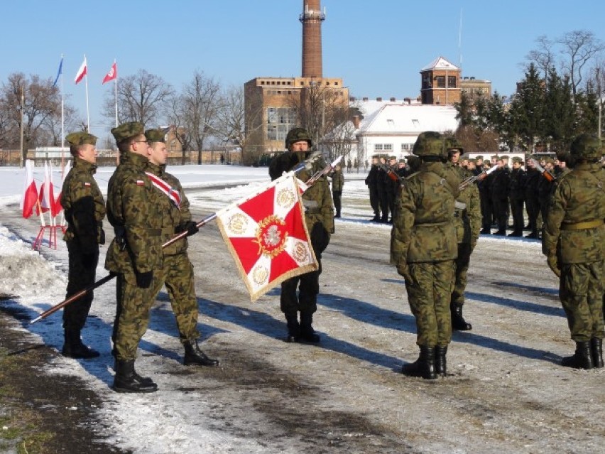 Pruszcz Gd.: Uroczysta przysięga wojskowa elewów szkolących się w 49. Bazie Lotniczej [ZDJĘCIA]